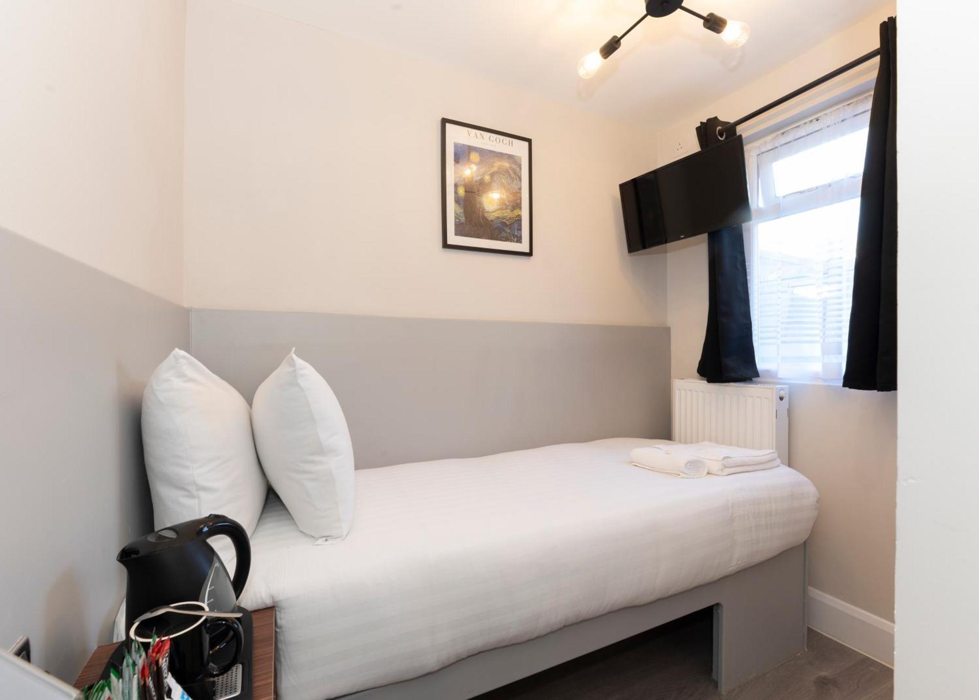 Marina Hotel ลอนดอน ภายนอก รูปภาพ